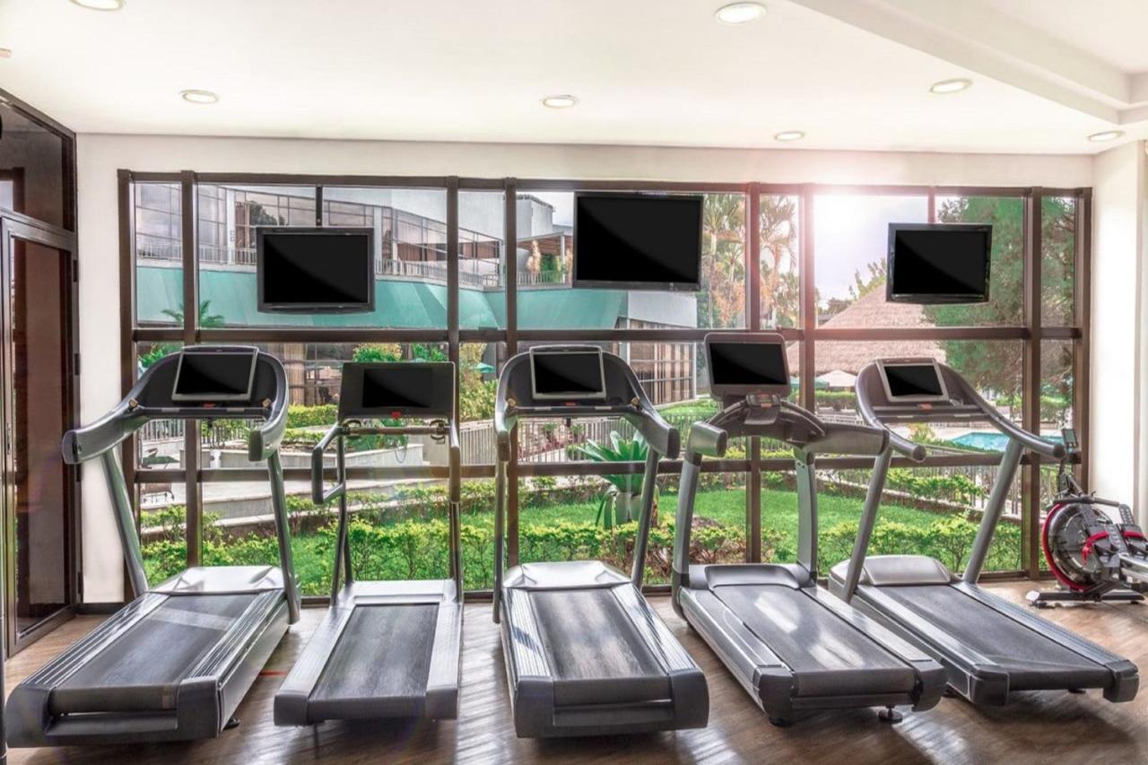 Marriott Sao Paulo Airport Hotel Guarulhos Luaran gambar Treadmills in a gym